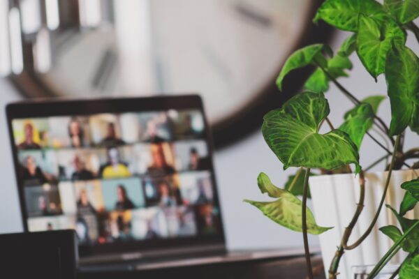 6 Tips For Managing Remote Teams Like A Pro